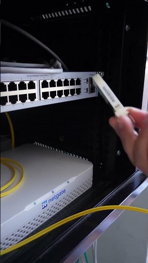 comment installer un module #fibre SFP dans le #switch by #Formini 1/2