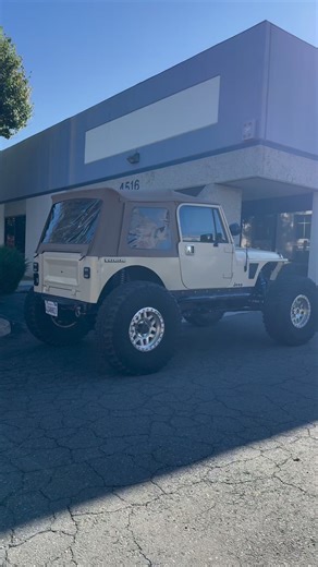 🔥 One of our favorite YJ’s! 🔥 @thelowestyj did an awesome job updating his YJ with the TJ tracer suspension and Currie axles while still maintaining the classic khaki YJ look! #genrightoffroad #mickeythompsontires #currieenterprises #reeldriveline #rockjock4x4 #jeep #jeepyj #ITSHIPTOBESQUARE | GenRight Off Road