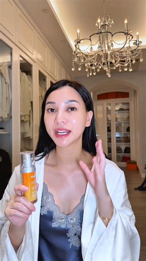 Bí quyết cho làn da sạch nám được chị Hannah Olala gợi ý! Mua ngay tinh chất mờ nám: https://bit.ly/46RDxwC 🍊Sạm nám có thể xuất hiện từ nhiều nguyên nhân như ánh nắng mặt trời, thay đổi nội tiết tố… và luôn là nỗi trăn trở của rất nhiều người. Chị Hannah Olala đã gợi ý Murad Rapid Dark Spot Correcting Serum để hành trình cải thiện nám trở nên nhẹ nhàng và hiệu quả hơn. 🧡84% người dùng nhận thấy các vết thâm nám được cải thiện sau 2 tuần: - Công nghệ độc quyền Resorcinol hỗ trợ làm mờ các vết 