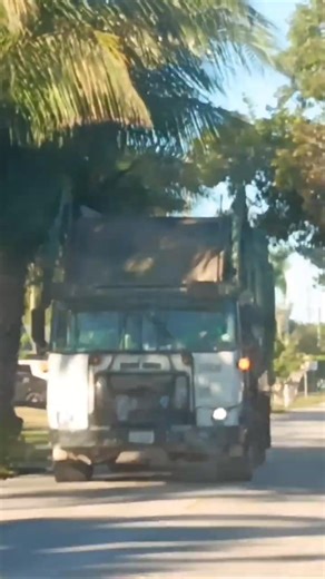Autocar ACX Frontloader (Waste Management)