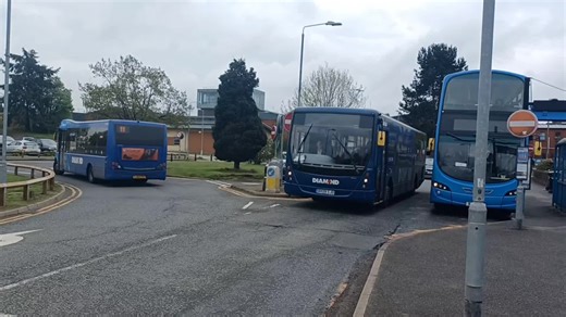this bus driver in redditch is a legend #diamondbuses @BusSpotterTylerOfficial @FIREBOYBOURNE @Alfie B @buseswithash