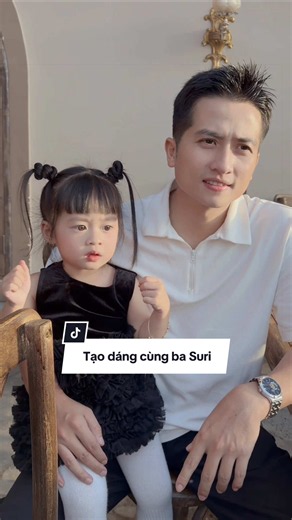 Tạo dáng cùng ba Suri: những khoảnh khắc dễ thương