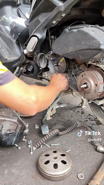 Explore the AdventureX Rusi 150i Motorcycle