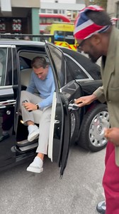 That's one way to arrive at York Hall for tonight's boxing 😂 Del Boy x Eddie 🤝 | Matchroom Boxing