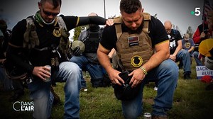 L’extrême droite s’est invitée dans la campagne présidentielle américaine avec le mouvement des "Proud Boys" que Donald Trump a refusé de dénoncer lors du premier débat. Mais qui sont les "Proud Boys" ? | C dans l'air