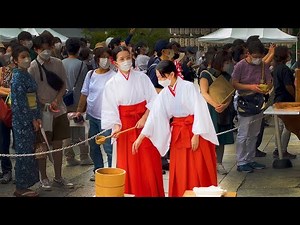 Süße Japanerinnen als Schreinmädchen in Japan sind beliebt - Miko (巫女)