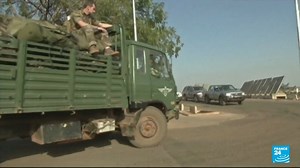 C'est la fin d'une opération de 9 ans. Les derniers soldats français de la force #Barkhane ont quitté le #Mali 🇲🇱 lundi. Un retrait qui suscite tant de l'indifférence que de l'inquiétude dans la population | FRANCE 24