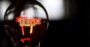L'OF : conférence TEDx, panneau Led géant et drones mélomanes