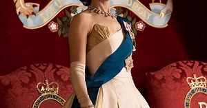 "The Crown" Announces Its Return Date With First Look At Olivia Colman As Queen