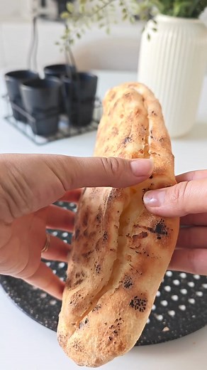 12K views · 204 reactions | PIZZA DWICH OU DWICH PIZZA ?⬇️ Croyez moi ce sandwich est juste.. Incroyable  J'DIS ça.. J'DIS rien ! Et on en parle de cette garniture ? C'est trop frais, trop doux, trop HUUUUM !! Si la recette vous intéresse, faites le moi savoir, je vous la partagerai avec plaisir  En attendant.. Je file finir mon sandwich ! | My Kitchenette & Cie by Aicha | Facebook