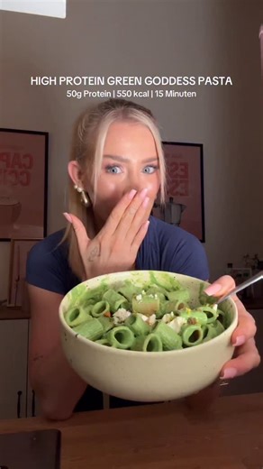 Edda on Instagram: "High Protein Green Goddess Pasta 💚🍝 Cremig, frisch & vollgepackt mit Eiweiß – perfekt für alle, die Genuss und Ziele verbinden wollen ✨ Zutaten: • 150 g Skyr • 100 g körniger Frischkäse • ½ Avocado • Saft von ½ Zitrone • 1 Handvoll Blattspinat • 1 Knoblauchzehe • 1 EL Pinienkerne • Frischer Basilikum • Salz & Pfeffer • 3–5 EL Pastawasser • 80–100 g Proteinpasta • Feta & Pistazien als Topping Zubereitung: 1️⃣ Pasta al dente kochen 2️⃣ Skyr, Frischkäse, Avocado, Zitrone, Spin