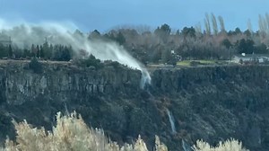 Extreme winds reverse Shoshone Falls flow in Twin Falls, Idaho, USA