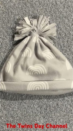 Quick and easy winter hat/ DIY hat sewing tutorial/ how to sew a hat from 1 piece of fleece fabric