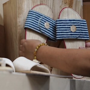 Eggshells into plates, and palm tree leaves into footwear and coasters: this Indian designer is upcycling waste to create sustainable products. | DW News