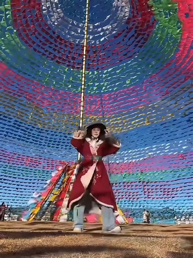 It's still a Chinese ethnic dance, presented to you all #dancers #中国舞