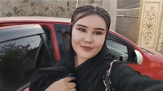 Dina KhanOom on Reels