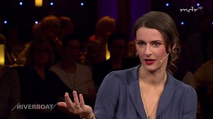 Nach der Geburt eines Kindes kann sich die weibliche Stimme verändern. In aller Freundschaft-Schauspielerin Renneberg Annett ging es so. Sie hatte lange Zeit nicht gesungen und freute sich dann plötzlich über ganz neue Töne. | Riverboat