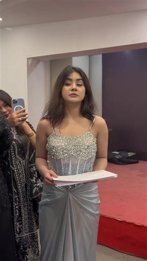 Stunning Women Roza: A Visual Celebration