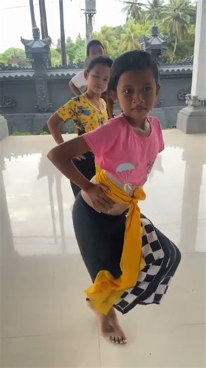 Belajar Tari Bali "dasar2 gerakan"