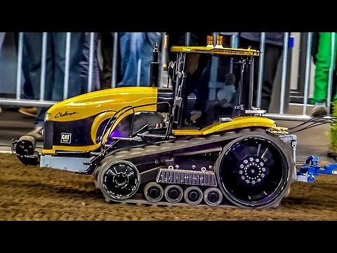 RC tractor Cat Challenger in 1:8 scale working on a field! Awesome and BIG!