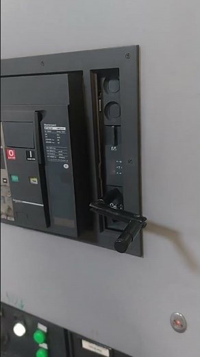Withdrawable Schneider Electric Air Circuit Breaker (Connected, Test, and Removed)