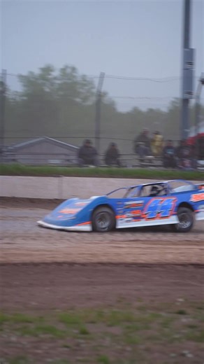 BIG crossover from Darrell Nelson to take back the lead from Kevin Burdick!!! Proctor KME Speedway | Dirt Race Central