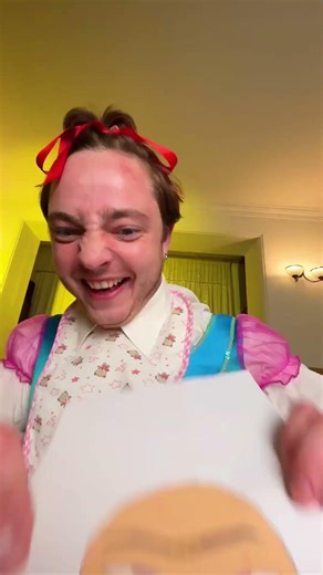 How Artists Draw GLOWING Hair 🤯✨ #ArtHack