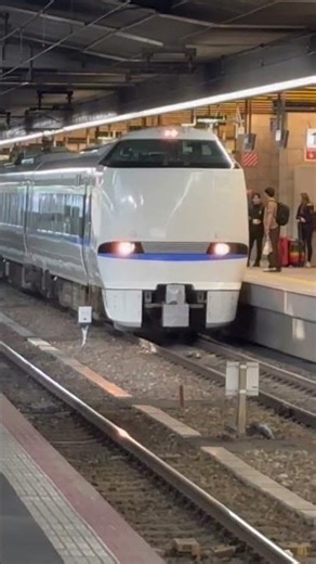 【683系】大阪駅に入線してくる特急サンダーバード3号#鉄道 #683系 #サンダーバード #東海道線