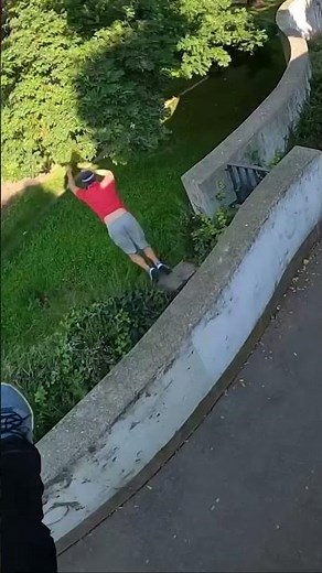 BLOODS VS CRIPS in real life 🚨