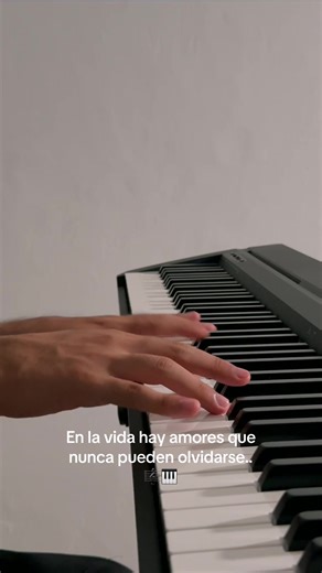 Inolvidable (Piano Cover) ¿Cómo Disheeee? 🍷🎹🤌🏻 . . . #piano #pianistasdetiktok #luismiguel #luismigueltour2023 #inolvidable #romances #luismiguelfan #boleros