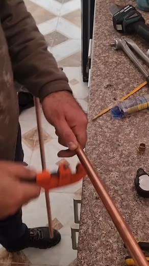 comment installer plaque chauffante كيفية تثبيت لوح التسخين #creatorsearchinsights #plumberlife #asmr #toolstoday #multicouche #plumbersoftiktok #plumbers #europe #plumber | Plombier16.