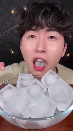 【ASMR🧊】アイスキューブそのまま丸かじり！ #モッパン #asmr #氷を食べる音 #mukbang #icecube