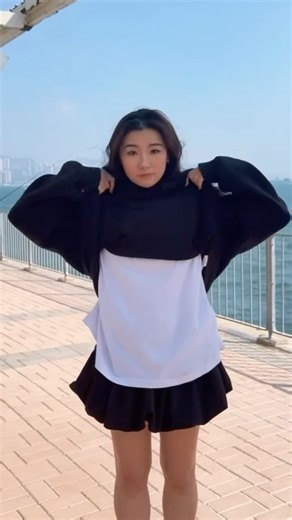 Cyndi C 思正 on Instagram: "Cos 一下🐧 但香港的冬天好像不太適合企鵝生存 Winter in HK might not be suitable for penguins tho… Try this with your friends ~ 🐧🐧🐧"