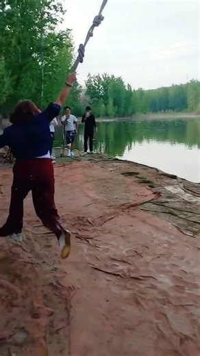 Aunt Feng Challenges Water Swing with One Hand