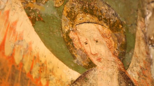 Say hello to the Byward Angel 👼 Found in an upstairs chamber of the Byward Tower, this spectacular 14th-century wall painting is one of the Tower of London’s hidden gems. Head of Historic Buildings Jane Spooner introduces this fragile medieval masterpiece (usually kept in darkness to protect its delicate pigments), and explains its fascinating symbolism and history. Got a question for Jane about the Byward Angel? Join us on Twitter (@TowerOfLondon) and Instagram (@historicroyalpalaces) at 1pm G