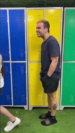 A GI SEGURANDO O RISO!