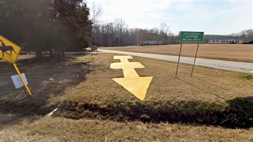 These giant arrows still exist across America - but no one uses them