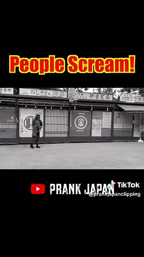 people scream @PRANK JAPAN #prankjapan #pranks #prankman #prankster #scareprank #Japan #japanese #tokyo #samurai #armor #mannquin #bushman #funny #funnyvideos #youtube #shorts #fyp