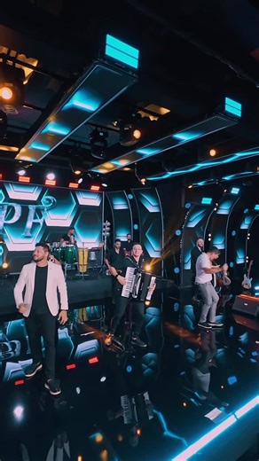 PF no Bailão®️ on Instagram: "É HOJE! As 18h00 ❤️‍🔥 Em todas as plataformas digitais 🚀 @centraldefaspaulinhoefabio @fabio.collavoz @nandoguita @sallapf @rudidolinski @gelsonlenz @allisonpfnobailao @edu.representantecomercial @edson_m_pfbailao @luan_machado77 @altair_lanzarini @paulinho_escritoriopf @kopalskichacara @caldeiraocasasdeshows @caldeiraocasasdeshowsfb @studiok.films @eduvendramini @plazaeventos_maravilha @comunidade.de.lourdes @comunidadesantaclarabaixak7 @marcyradioetv @linhasaopau
