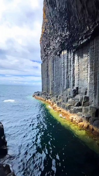 The otherworldly Fingal's Cave in Scotland, its hexagonally shaped basalt columns are the result of volcanic activity during the Paleocene epoch, around 60 million years ago.📽: Verginia Hristova