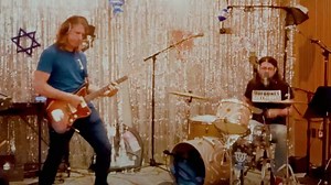 Dave Grohl and Greg Kurstin Cover Ramones' 'Blitzkrieg Bop' for Hanukkah