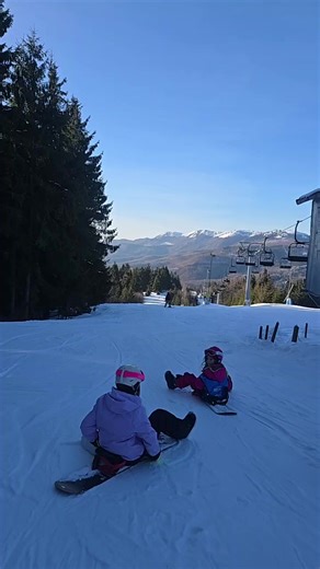 Profita de ultimele saptamani de ski din acest sezon. Inca mai este zapada pe partii, iar conditiile de ski sunt foarte bune. Nu mai e aglomeratie, asa ca e momentul perfect sa vii la ski Scoala Superski va asteapta la lectii de ski si snowboard. Programare pe telefon 0732900777 Detalii pe www.superskicavnic.ro Hotel Superski situat la baza partiei e locul ideal de cazare Tel receptie 0731818199 Email office@hotelsuperski.ro www.hotelsuperski.ro | SuperSki Cavnic
