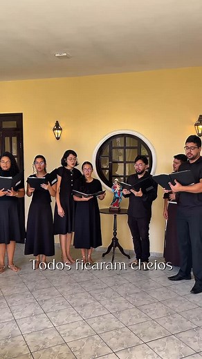 𝗖𝗼𝗿𝗮𝗹 𝗟𝘂𝘅 𝗗𝗼𝗺𝗶𝗻𝗶 on Instagram: "“Todos ficaram cheios”, antífona de comunhão de autoria do Pe. Miguel Carneiro e inspirada em Atos 2,4.11: “Todos ficaram cheios do Espírito Santo e proclamavam as maravilhas de Deus.” . Este versículo remete ao evento central celebrado pela Santa Igreja neste dia: a efusão do Espírito Santo sobre os Apóstolos, reunidos com Maria no Cenáculo no dia de Pentecostes, consumando-se a Páscoa. “Neste dia, revelou‑Se plenamente a Santíssima Trindade. A part