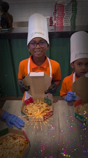 Little chefs in action at Riche Terre Mall 🍕👩‍🍳 Primary kids from @great_king_alternative_school enjoyed a fun pizza-making workshop at Pizza Inn — learning, creating, and enjoying their very own pizzas! #PizzaInnMauritius #PizzaMakingWorkshop #KidsActivity #LittleChefs #RicheTerreMall #FunLearning #PizzaTime | Pizza Inn Mauritius