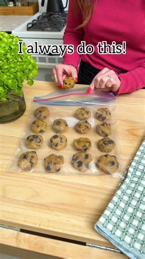 16M views · 59K reactions |  Smart freezer storage technique for baked goods! #cookies #baking | Jeff & Lauren | Facebook