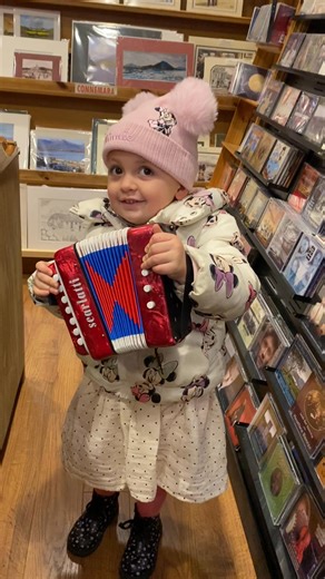 We’ve had some renowned musicians drop in over the years. Today Amelia O’Reilly age two and a half treated us to a few bars of the Mannin Polka🎵❤️ | The Bens Music and Picture Framing