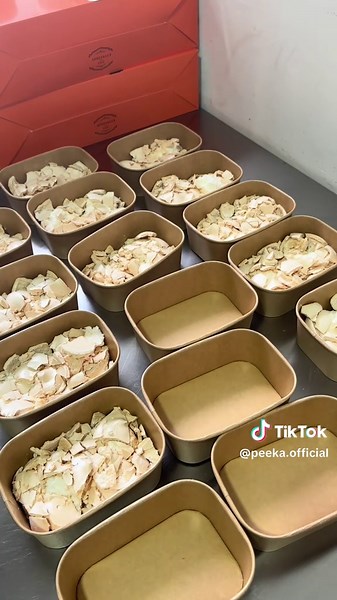 #pavlova #pavlovakuching #peekaofficialdessert #peeka