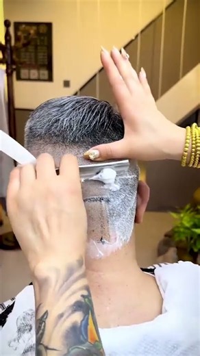 💈Head shaving & This guy actually looks pretty handsome after getting a haircut!