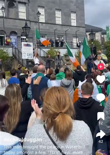 Fantastic Stuff👏John McLoughlin from the National Party given his marching orders this afternoon in #Waterford #FuelProtest ⛽️Check out michaelduggan's video! #TikTok https://t.co/luMrPVnysd