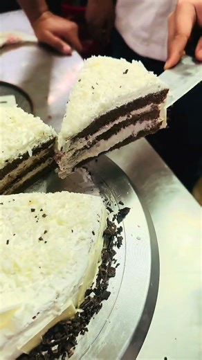 white forest cake 🎂😋 #highlights#moreviews #cake #likeandsubscribe #vairalvideo #culinaryjourney